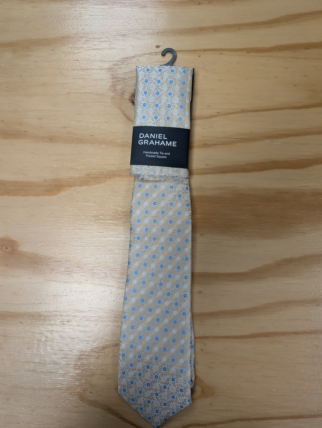 Daniel Grahame – Tie &amp; Pocket Square Set