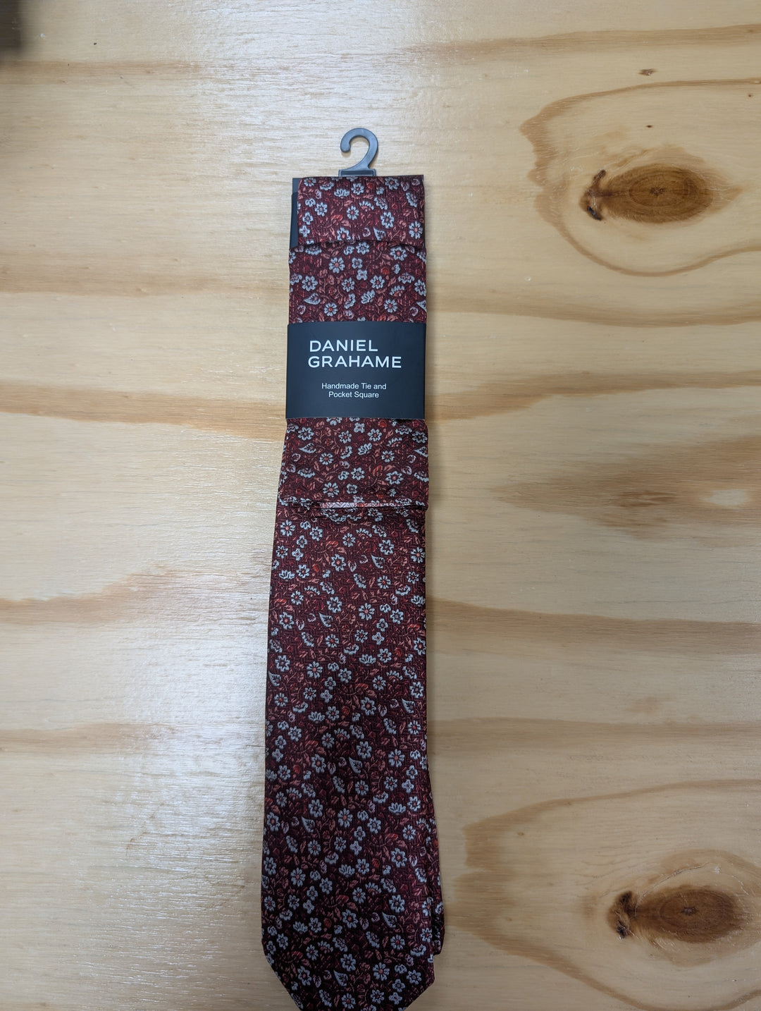 Daniel Grahame – Tie &amp; Pocket Square Set