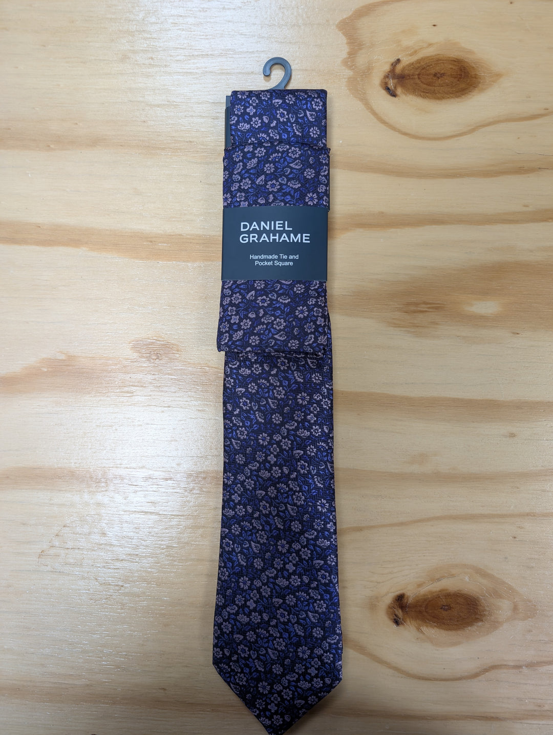 Daniel Grahame – Tie &amp; Pocket Square Set