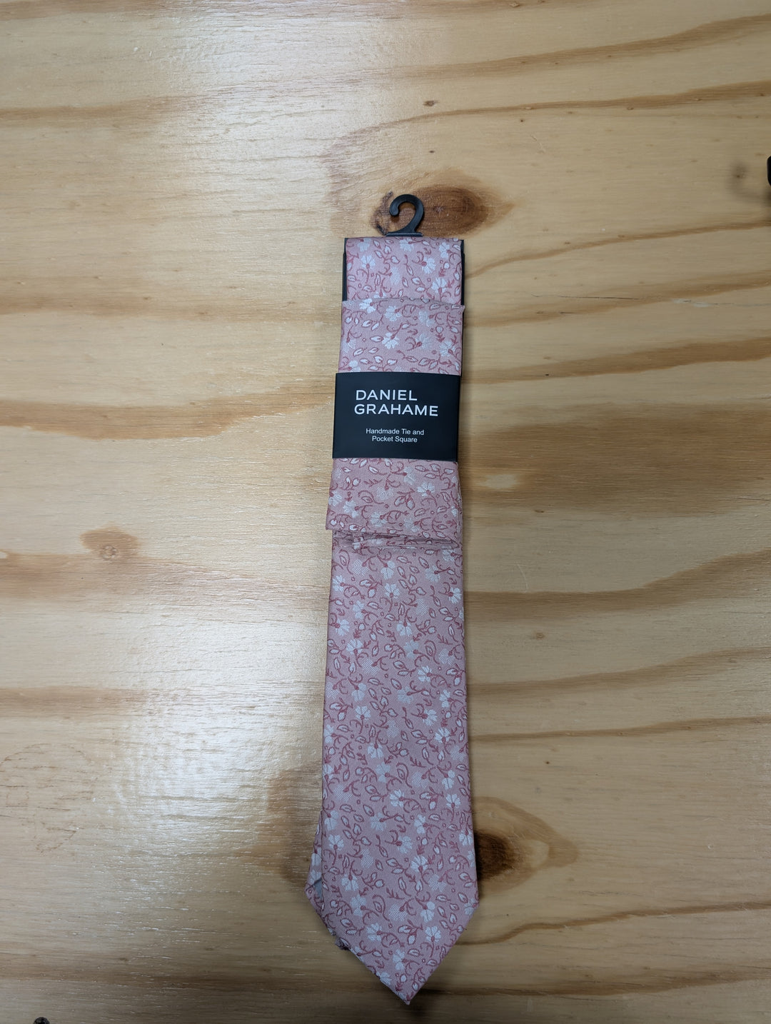 Daniel Grahame – Tie &amp; Pocket Square Set