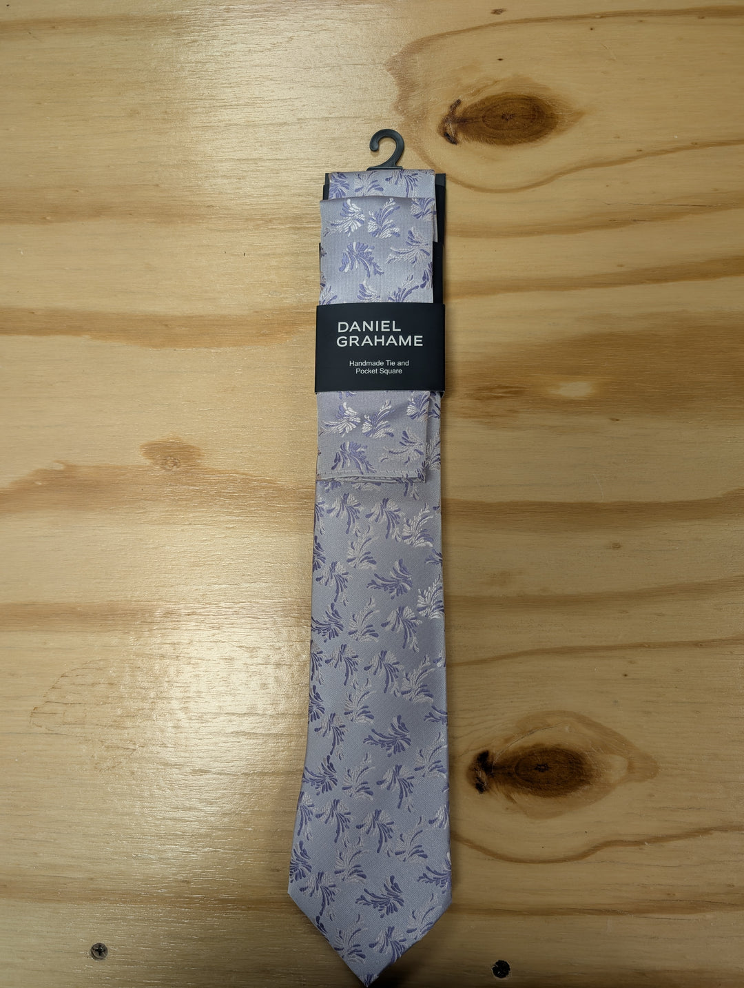 Daniel Grahame – Tie &amp; Pocket Square Set