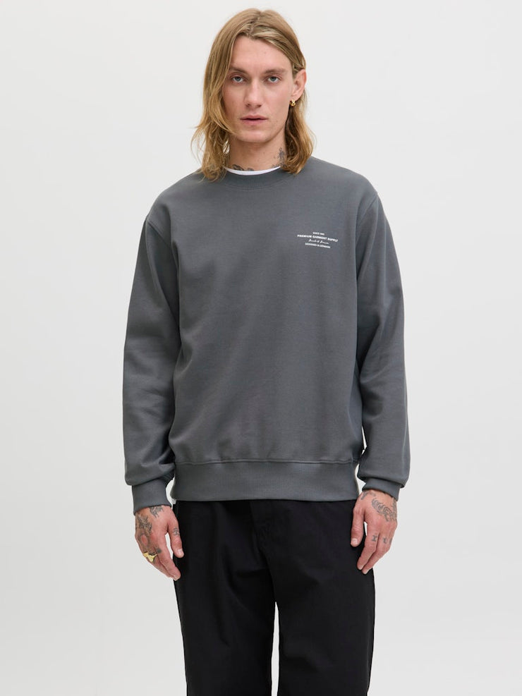 Jack & Jones – Relaxed Fit – Volcanic Ash – Branding Crew Neck Sweatshirt