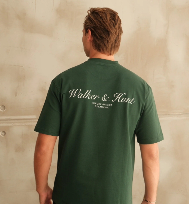 Walker &amp; Hunt – Relaxed Fit – Racing Green  – Atelier T-Shirt
