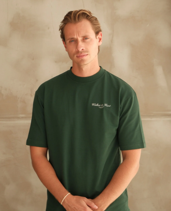 Walker &amp; Hunt – Relaxed Fit – Racing Green  – Atelier T-Shirt