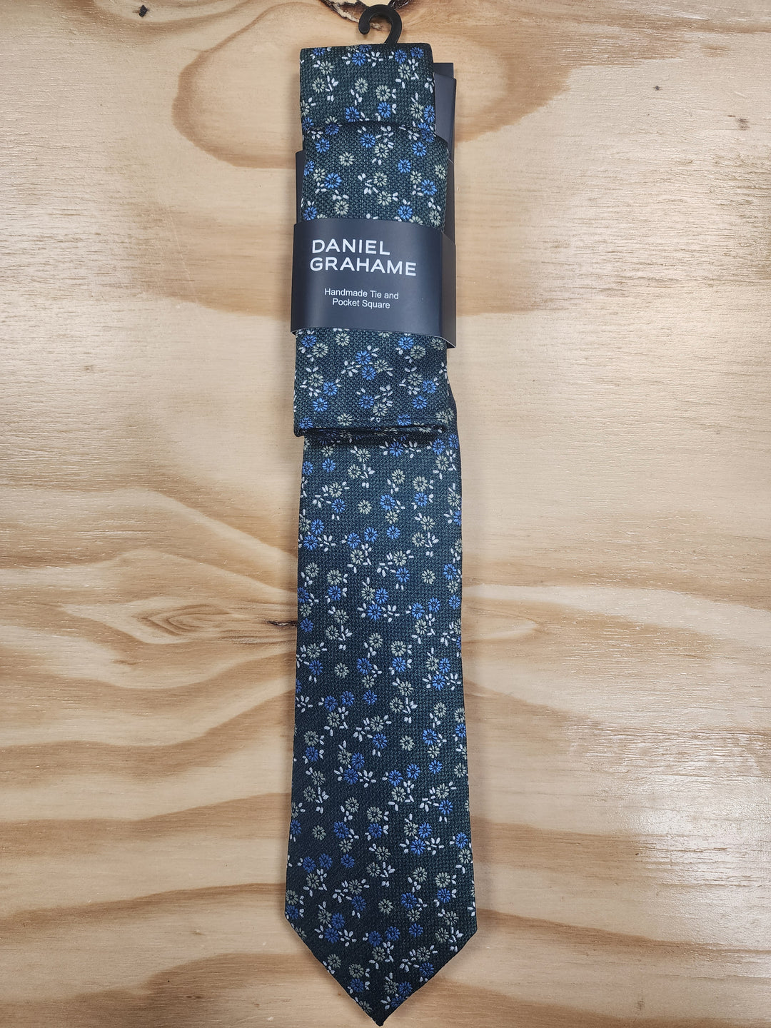 Daniel Grahame – Tie and Pocket Square Set