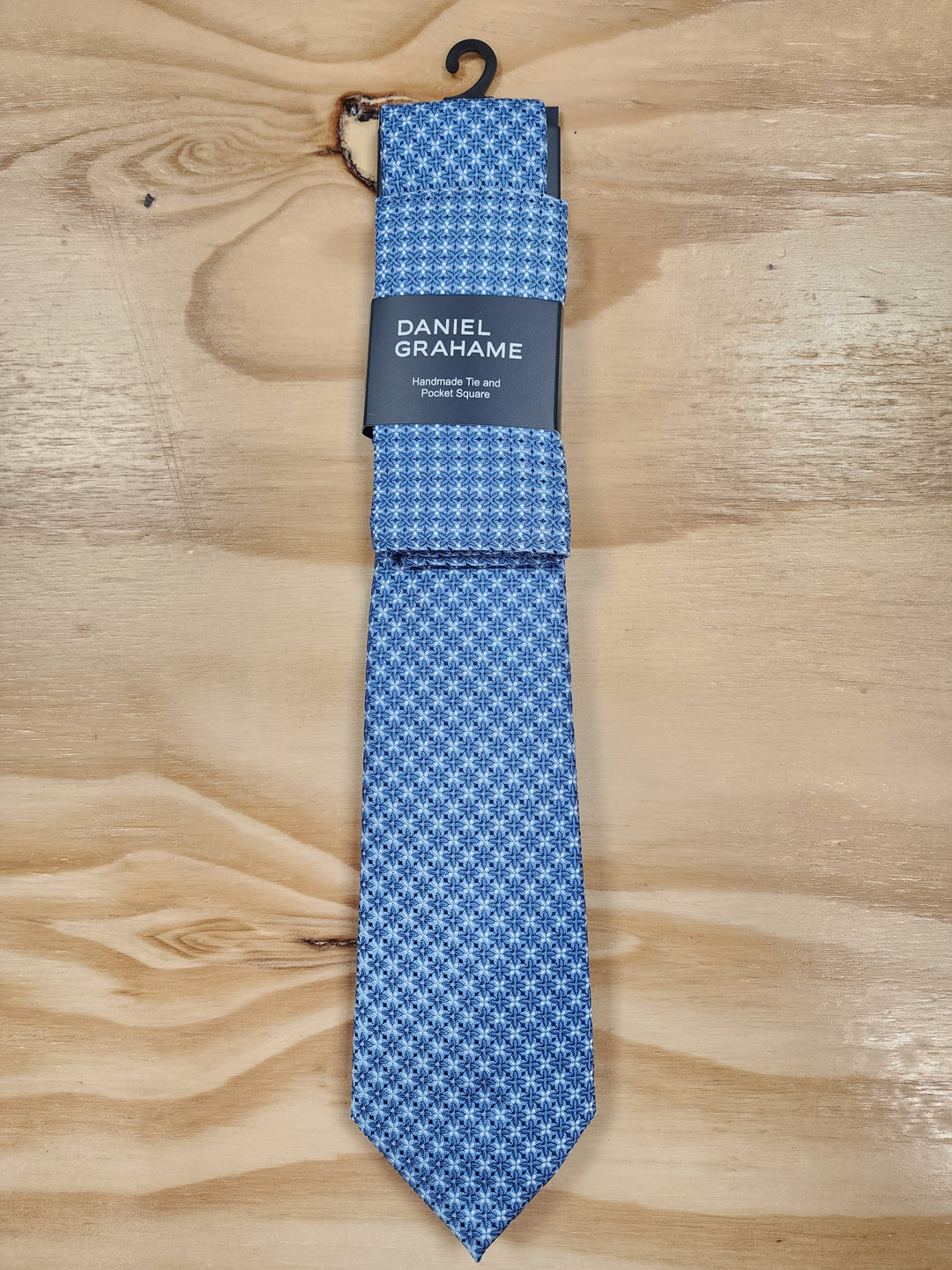 Daniel Grahame – Tie and Pocket Square Set