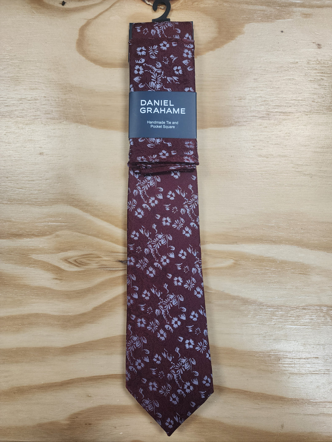Daniel Grahame – Tie and Pocket Square Set