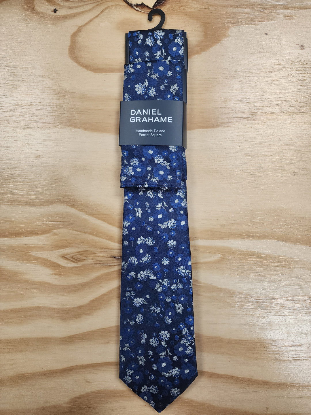 Daniel Grahame – Tie and Pocket Square Set
