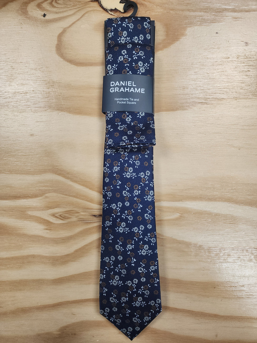 Daniel Grahame – Tie and Pocket Square Set