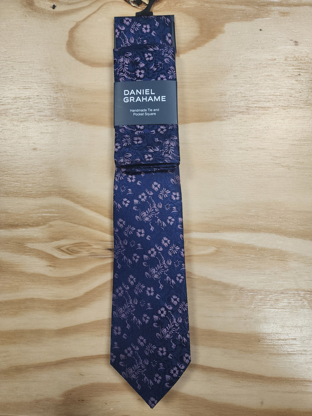 Daniel Grahame – Tie and Pocket Square Set