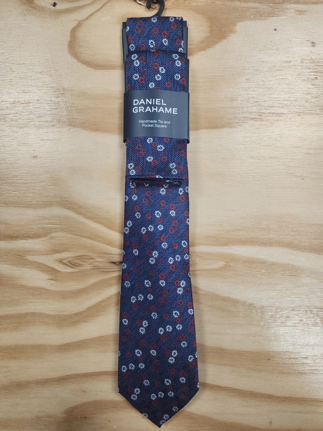 Daniel Grahame – Tie and Pocket Square Set