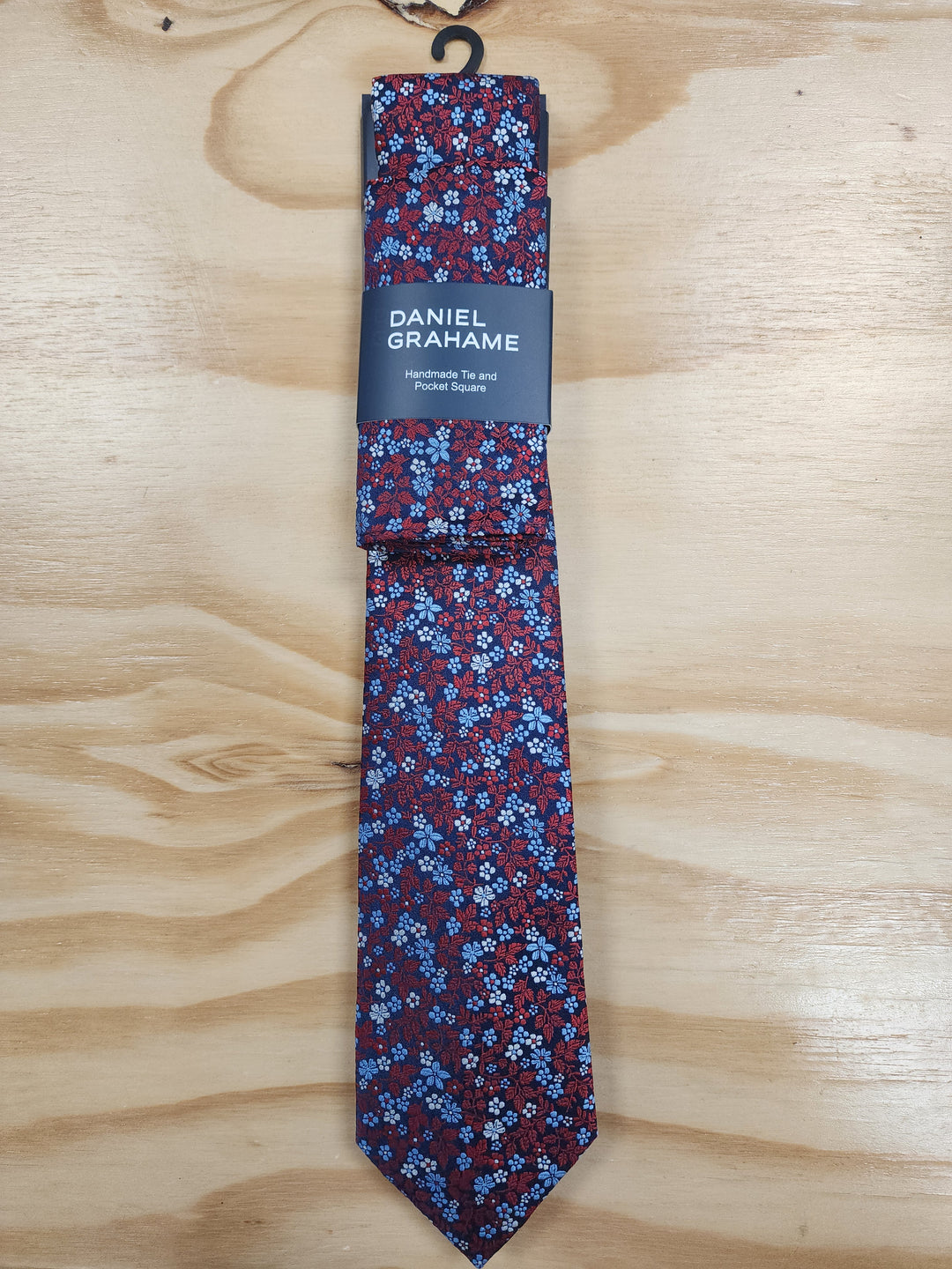 Daniel Grahame – Tie and Pocket Square Set