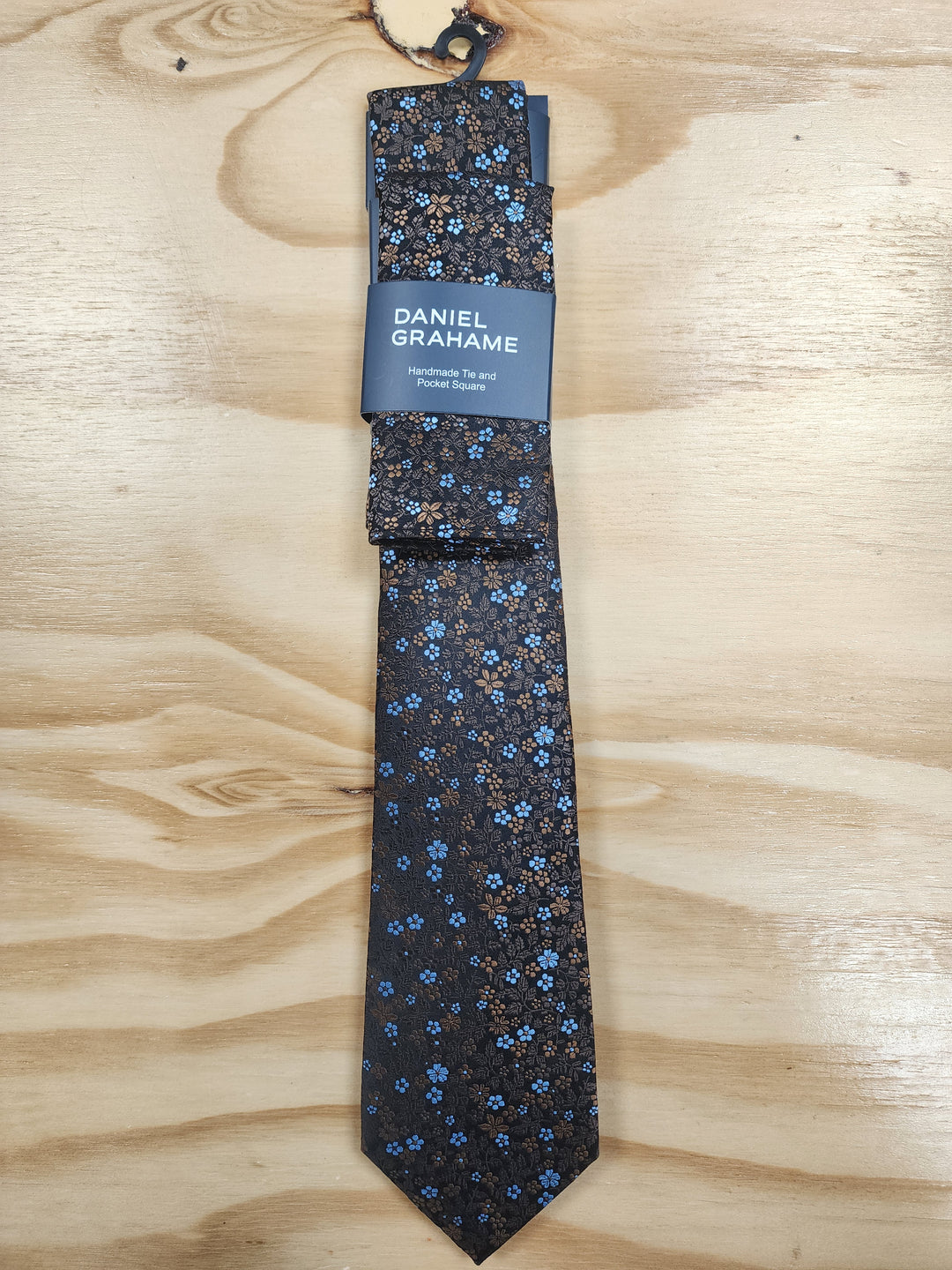 Daniel Grahame – Tie and Pocket Square Set